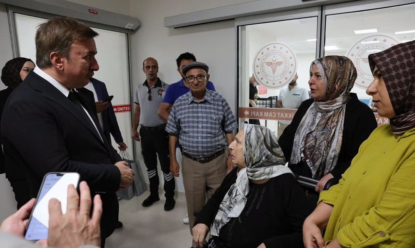 Erzincan valisi hastanede tedavi görenlerle bir araya geldi