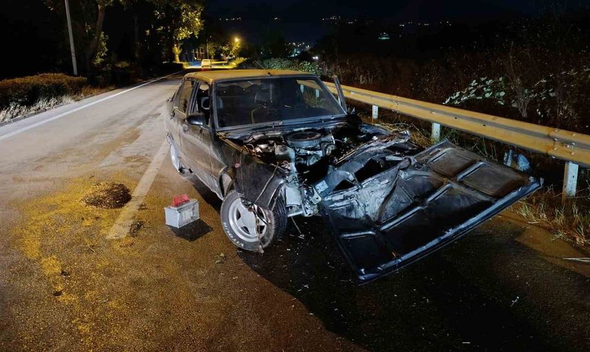 Kontrolden çıkan otomobil Yeniceköy yolunda ağaca çarptı, sürücü yaralandı