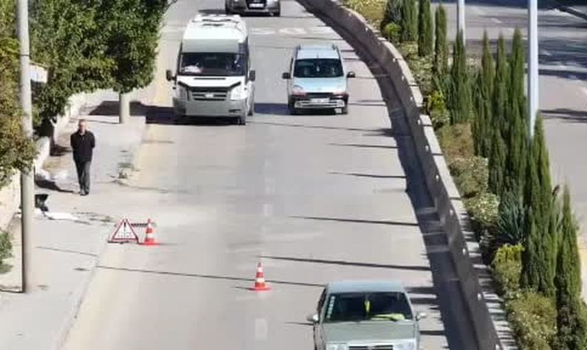 Dron görüntüsüyle izlenen minibüs sürücüsü ara sokaklarda yakalandı