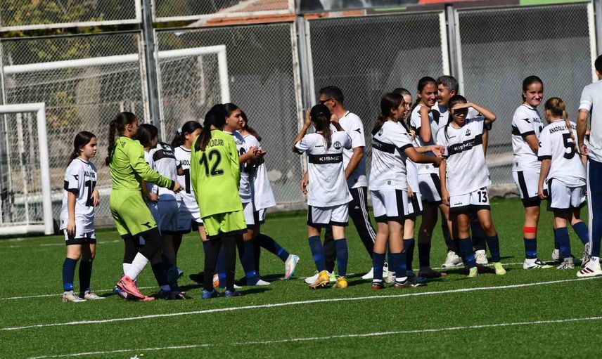 Anadolu Yıldızları Sümer Stadı'nda 3-1'lik galibiyetle haftayı kapattı