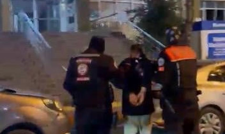 Kayseri'de motosikletli polisler 19 yıl kesinleşmiş hapisle aranan kişiyi sokakta yakaladı