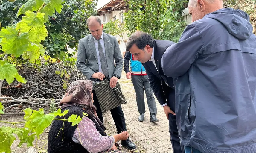 Asırlık çınarlara vefa: Kula kaymakamı Talha Altuntaş'tan ziyaret