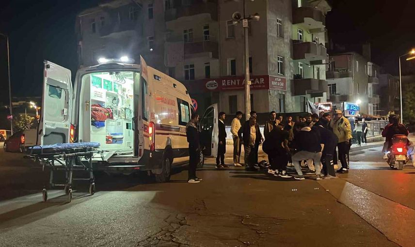Niğde merkezinde kavşakta çarpışma: motosiklet sürücüsü yaralandı