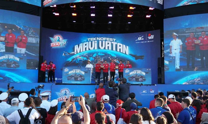 Gölcük belediyesi TEKNOFEST Mavi Vatan kapanışında plaketle onurlandırıldı