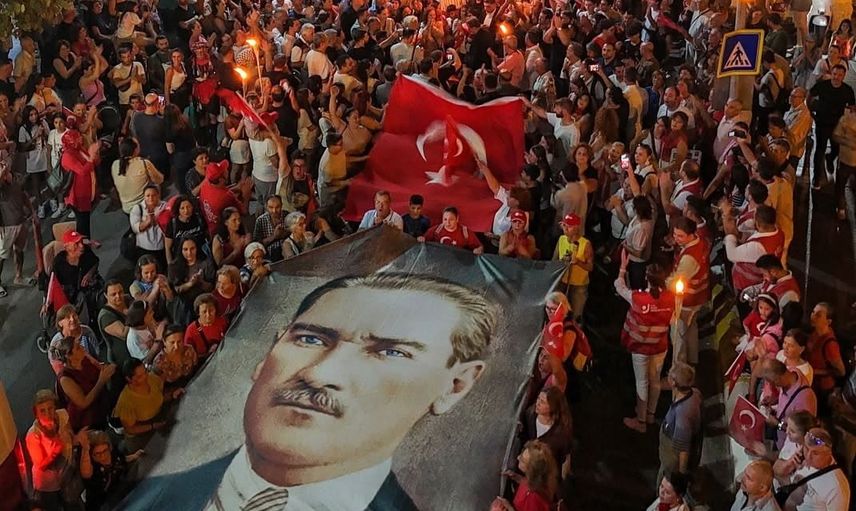 Efeler’de kurtuluş coşkusunu fener alayında yaşayacak