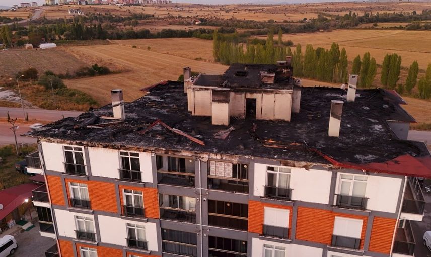 Beyşehir'de çatı yangını: usta son anda kurtarıldı, çatı ağır hasar aldı