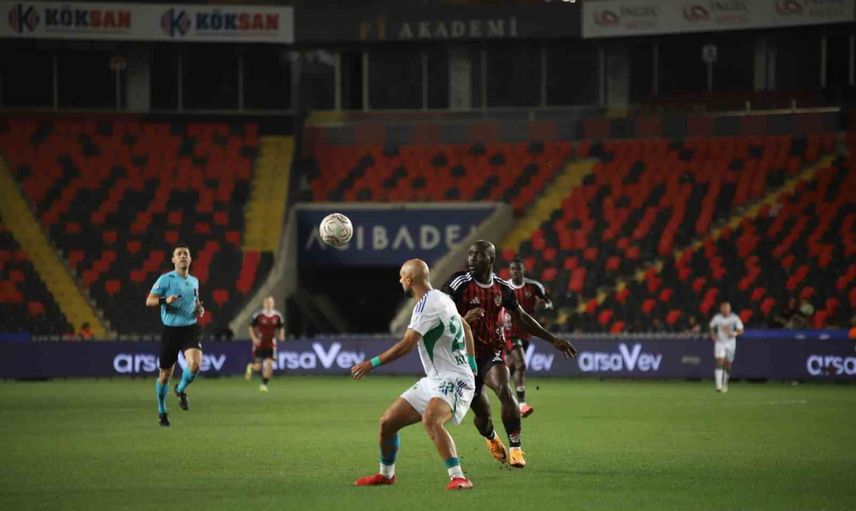 Gaziantep FK sahasında geride: Çaykur Rizespor 15. dakikada 1-0 öne geçti