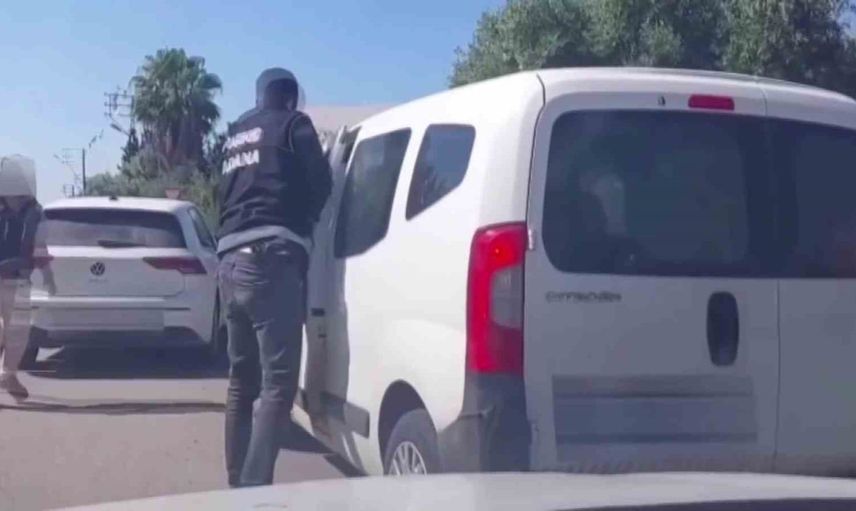 Adana'da takip sonucu bagajdan 9 kilo 250 gram skunk çıktı