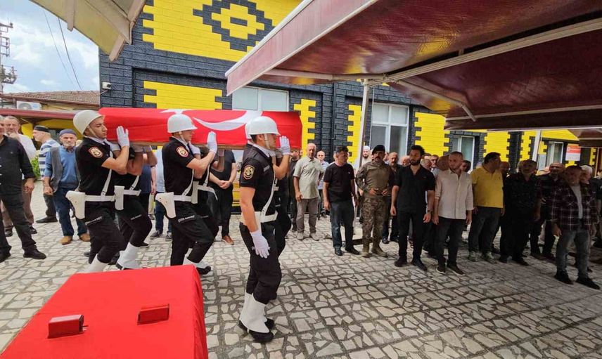Sakarya'da son görev: emekli baş polis Şevki Akdemir toprağa verildi