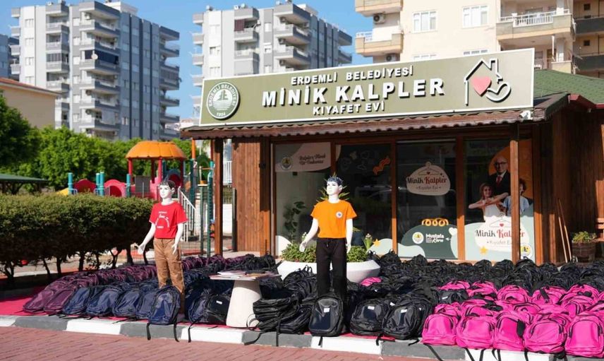 Erdemli'de Minik Kalpler projesiyle öğrencilerin yükü hafifliyor