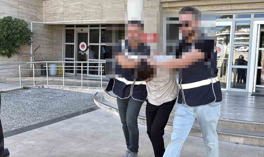 Okul bahçesinden Atatürk büstünü söken kişi tutuklandı