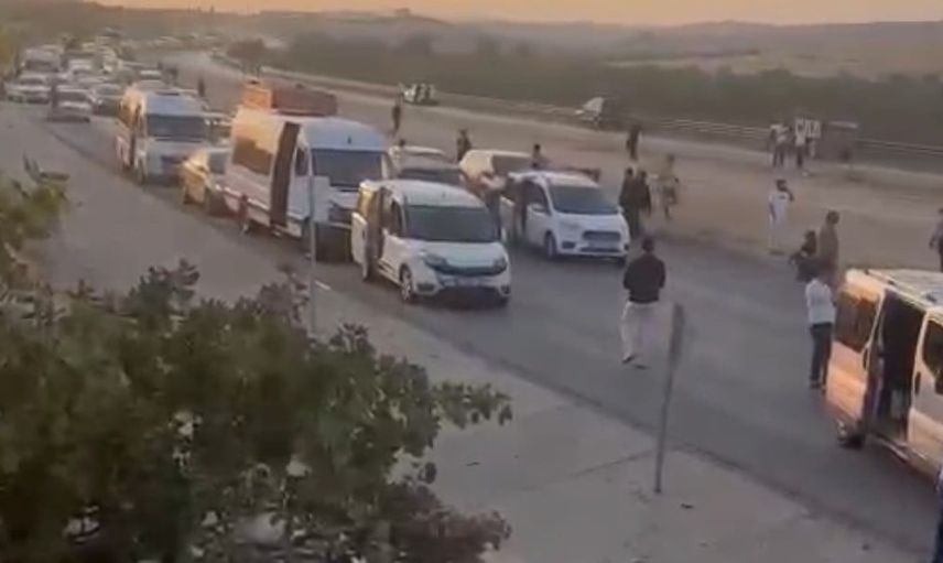 Gaziantep-Nizip yolunda can kayıpları sonrası yakınlar yolu kapattı, kavşakta önlem istediler