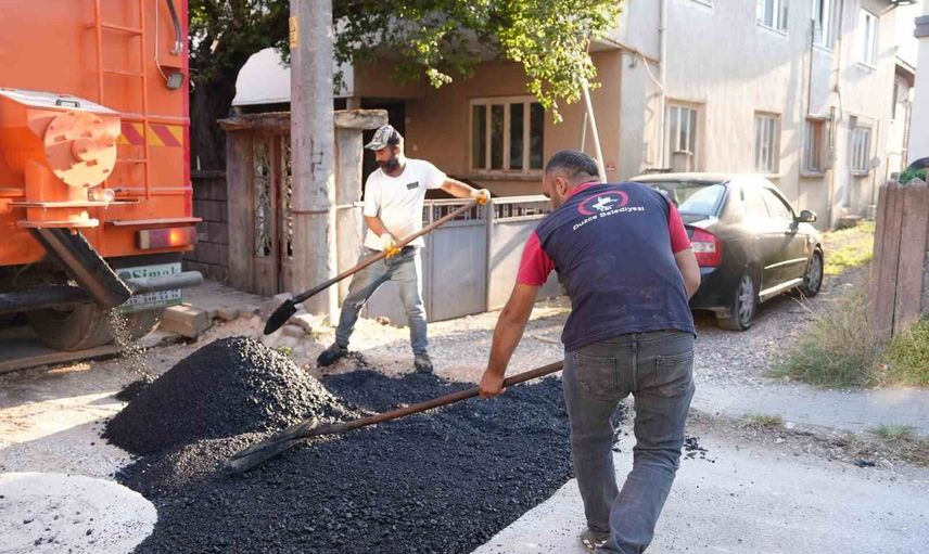 Düzce'de 1.800 metrelik İstanbul Caddesi'nde kapsamlı asfalt yenilemesi