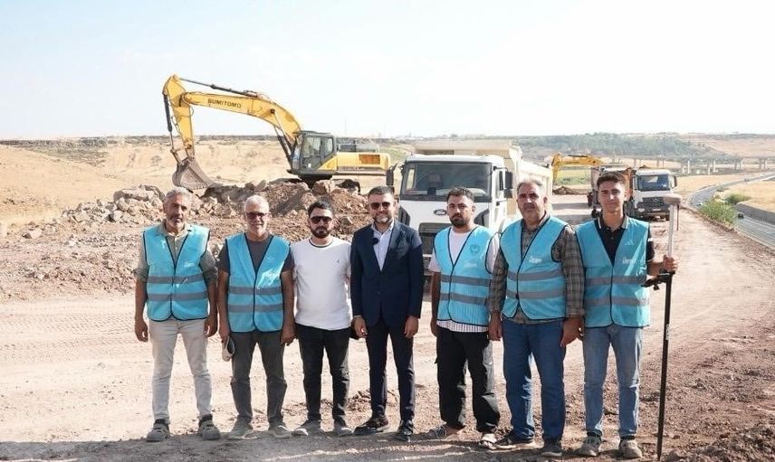Eğil'de konforlu ve güvenli ulaşım için karayolu çalışması başladı