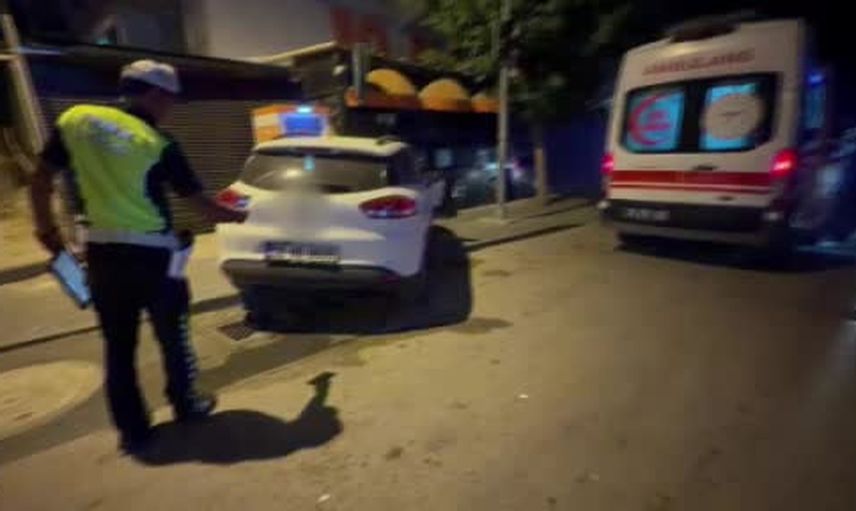 Sincan'da çarpışma sonucu araç kaldırıma çıktı, bir yolcu yaralandı