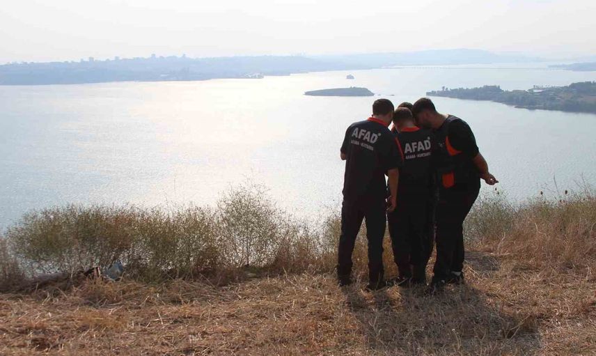 Adana Menekşe Mahallesi'nde uçuruma yuvarlanan otomobildeki 27 yaşındaki kadın yaşamını yitirdi