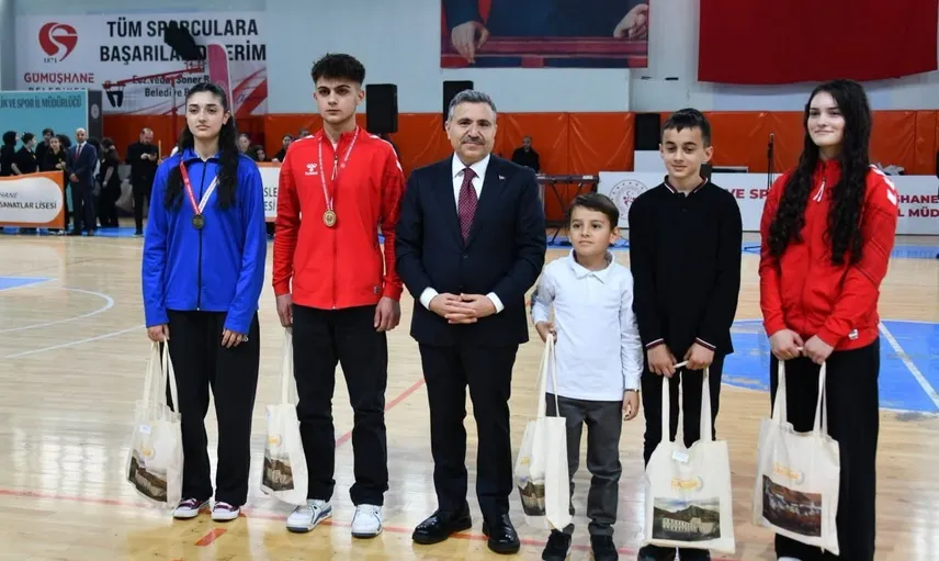 Gümüşhane'de birlik ve dayanışma öne çıktı: Cumhuriyet'in 103. yılı kutlandı