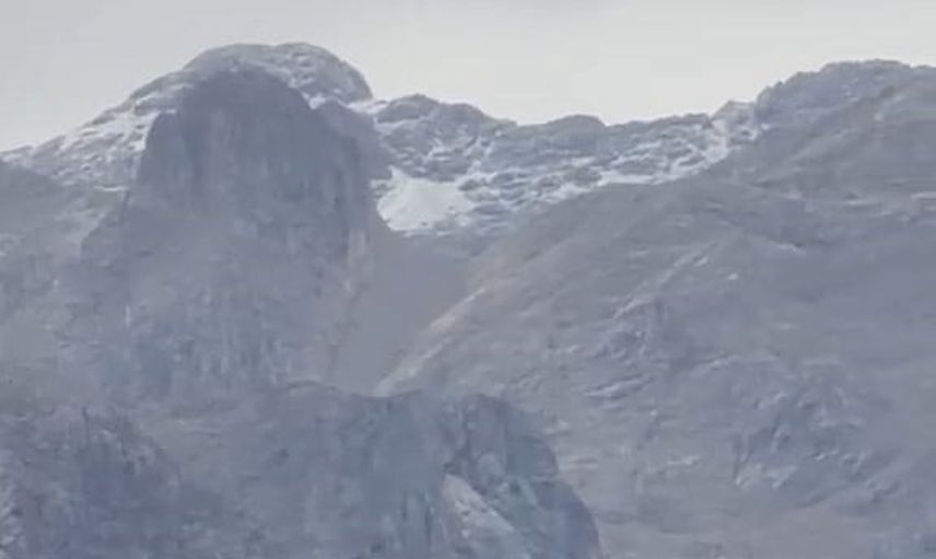 Tunceli'de yüksek kesimlere mevsimin ilk karı yağdı