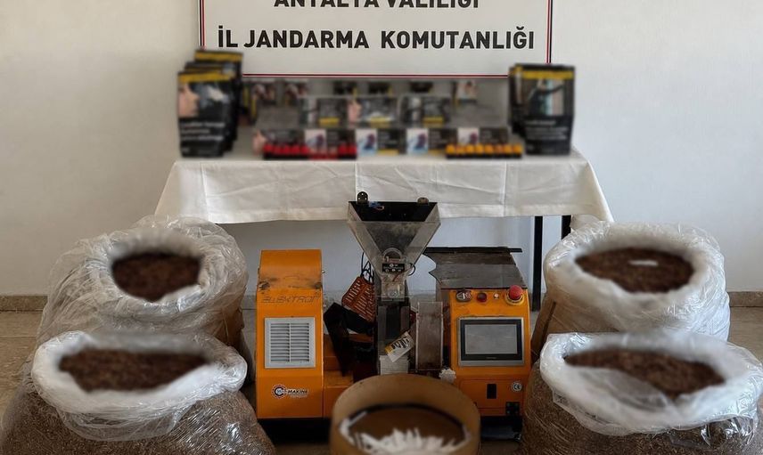 Döşemealtı'nda jandarmadan kaçak tütün operasyonu