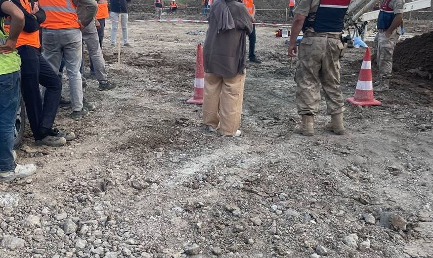 Tren yolu şantiyesinde beton pompasının çökmesi sonucu işçi yaşamını yitirdi