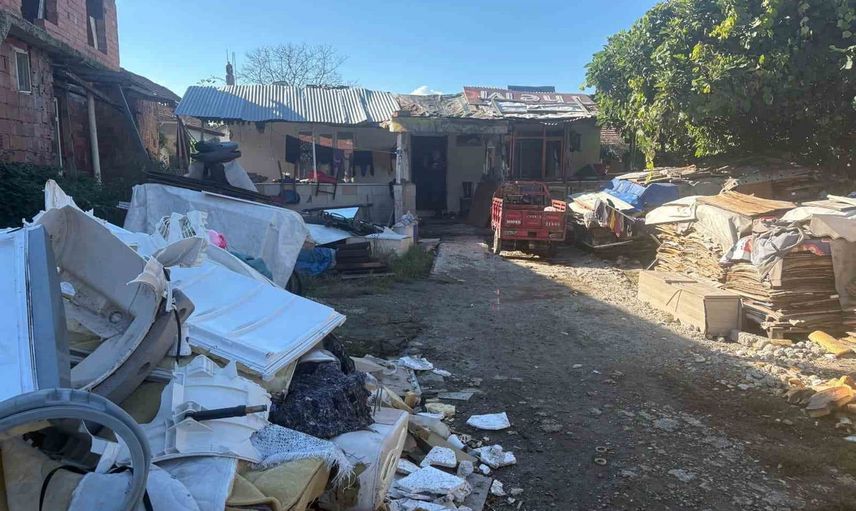 Düzce'de mahalle aralarında izinsiz atık ayrıştırma bir haftalık uyarıyla denetleniyor
