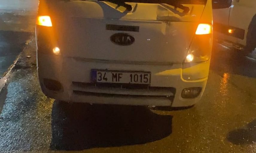 Başakşehir'de tartışma yol kapatmaya dönüştü: kamyonet İETT otobüsünün önünde dakikalarca bekledi