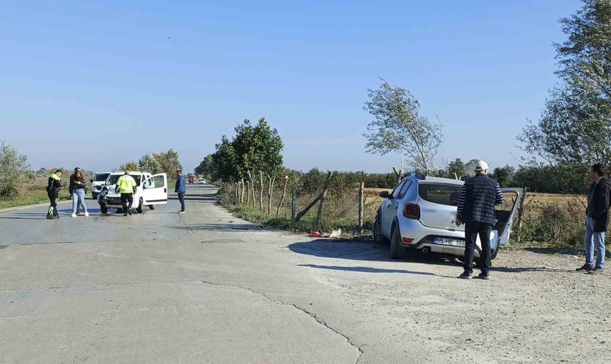 Bafra'da dönüş yapan araçla karşı yöndekinin çarpışması: 3 yaralı