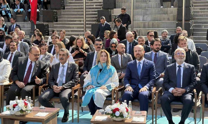 Okulların çevresinde ve dijital dünyada çocuk güvenliğini güçlendirme kararlılığı