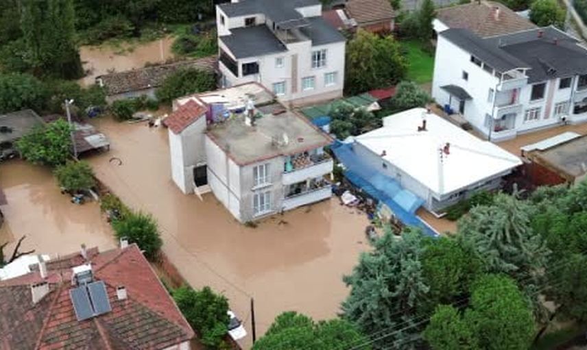 Çakırca'da kara derenin taşması evleri ve tarlaları vurdu