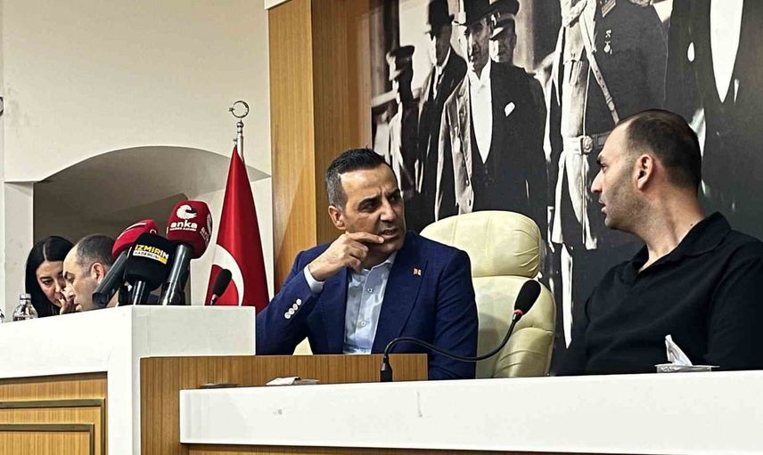Çiğli meclisinde tansiyon yükseldi: başkana su şişesi fırlatıldı