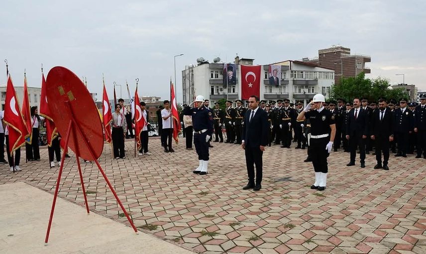 Silopi'de cumhuriyet bayramı çelenk töreniyle anıldı
