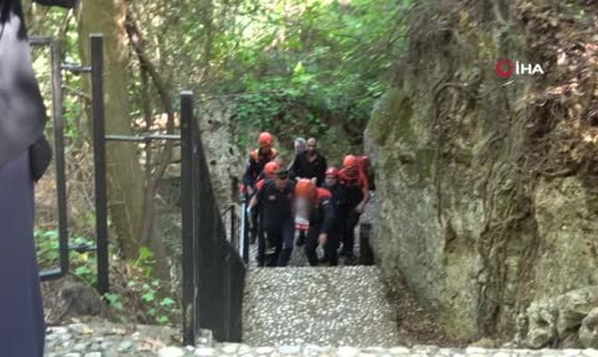 Kurşunlu şelalesi'nde gezinti talihsiz bitti: 69 yaşındaki kadın 6 metrelik yamaçtan düşüp kurtarıldı