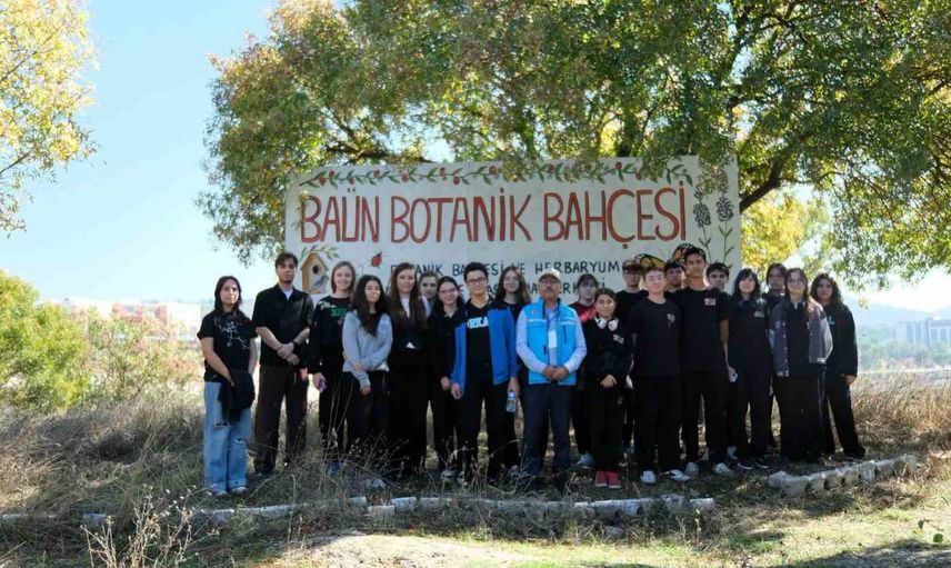 Lise öğrencileri botanik bahçesinde bitkilerin sırlarını keşfetti