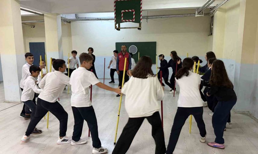 Gençlik merkezleriyle tanışma fırsatı: öğrenciler Düzce ve Akçakoca'da buluştu