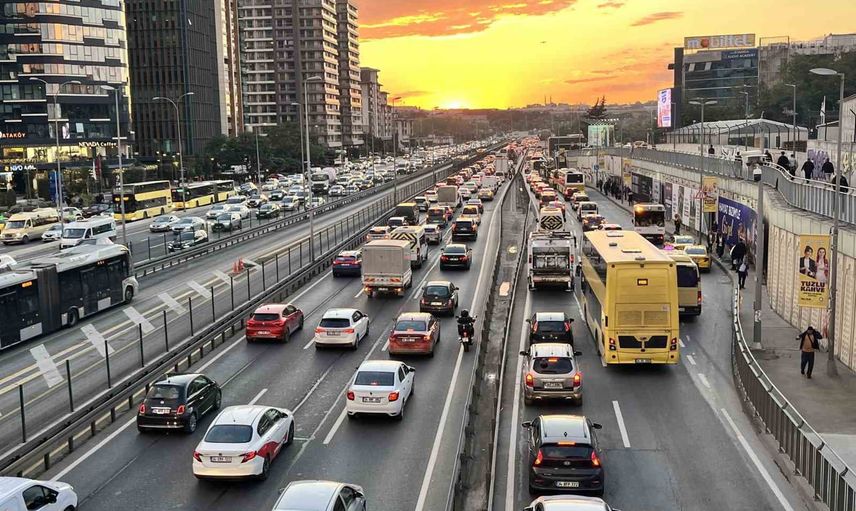 Akşam yağışı İstanbul trafiğini yüzde 69'a yükseltti