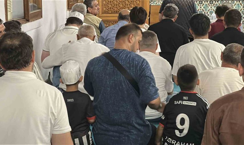 Sakarya'da mevlid kandilinde eller semaya açıldı