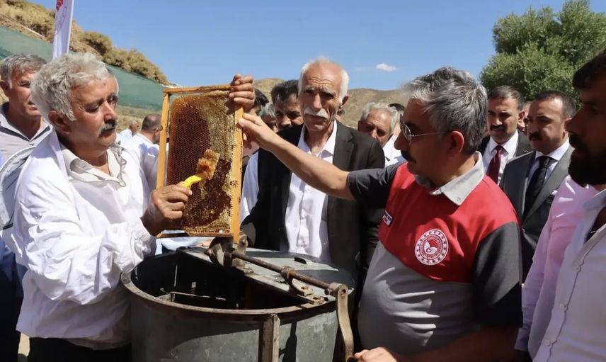 Çelikhan'da arıcılar 2026 sezonunu bal hasadıyla karşıladı