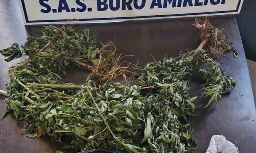 Dicle'de kovalamaca sonucu evinde ve üzerinde uyuşturucu bulunan şüpheli yakalandı