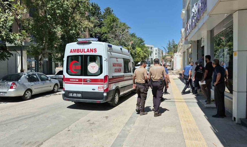 İşletmede çıkan aile tartışması kavgaya dönüştü: bir kişi cam darbesiyle yaralandı