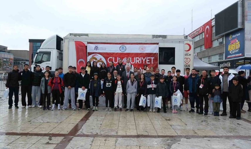 Erzincan'da cumhuriyet kupası genç sporcuları buluşturdu