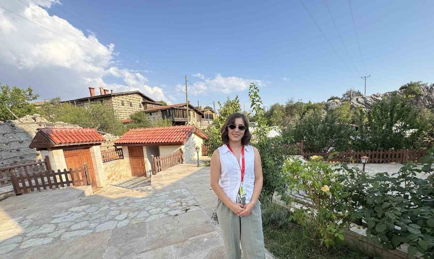 Tarih ve doğayla rehberlik eden hukukçu: Anadolu'yu adım adım tanıtıyor