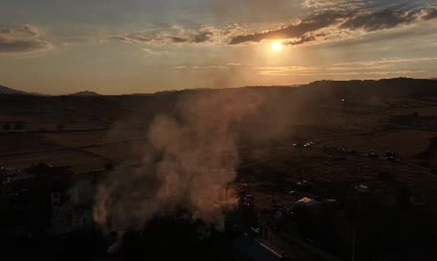 Ilgaz'da alevlerin sıçradığı yangın üç evi kullanılamaz bıraktı