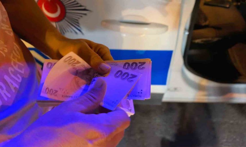 İnegöl'de bulunan 30 bin lira vatandaşın dürüstlüğüyle polise ulaştı