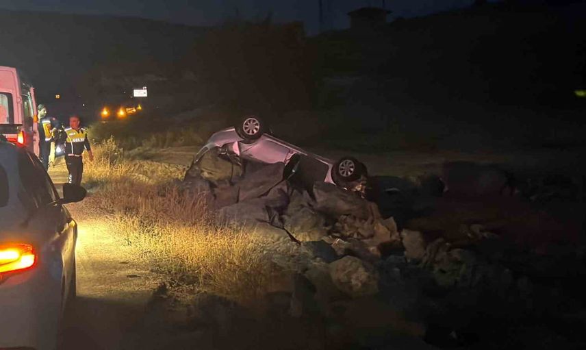 Ankara Bala'da kontrolden çıkan otomobil takla attı, sürücü burnu kanamadan kurtuldu