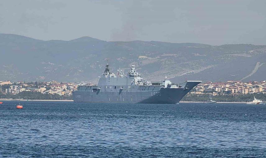 İzmit Körfezi'nde donanma selamlama geçişiyle yükselen gurur