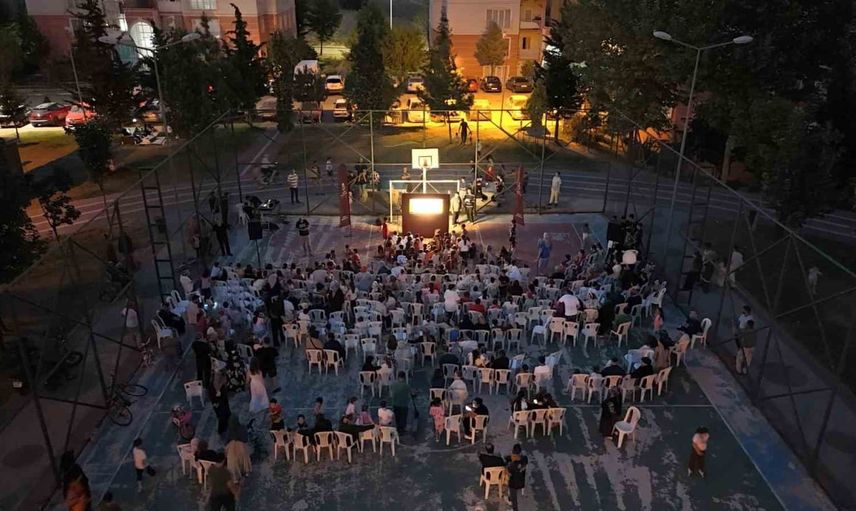Karagöz’ün salıncağıyla kültür akşamı: çocuklar ve aileler bir aradaydı