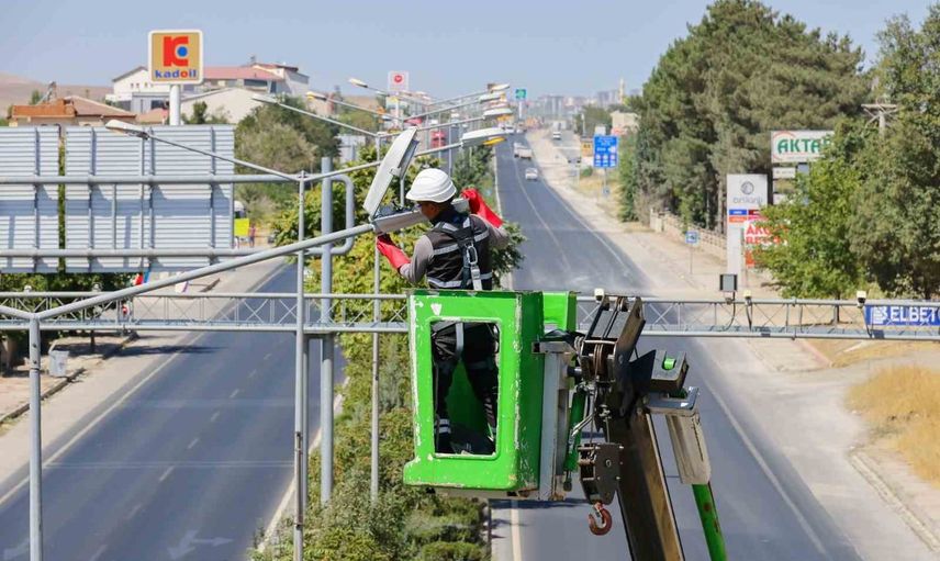 Elazığ'ın enerji altyapısı güçleniyor: Fırat EDAŞ toplam 6,6 milyar TL yatırım yaptı