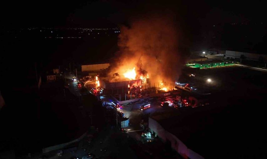 Gerede'de geri dönüşüm tesisini saran gece yangını