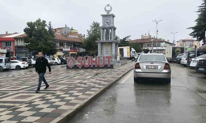 Şuhut'ta serinleten yağmur tarımı umutlandırdı