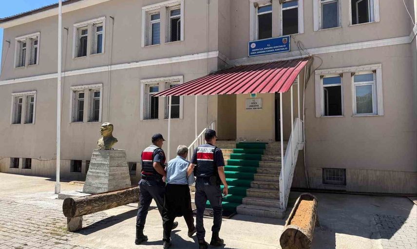 Andırın'da hayvana kötü muamele iddiası: traktöre bağlanan köpek için jandarma işlem başlattı